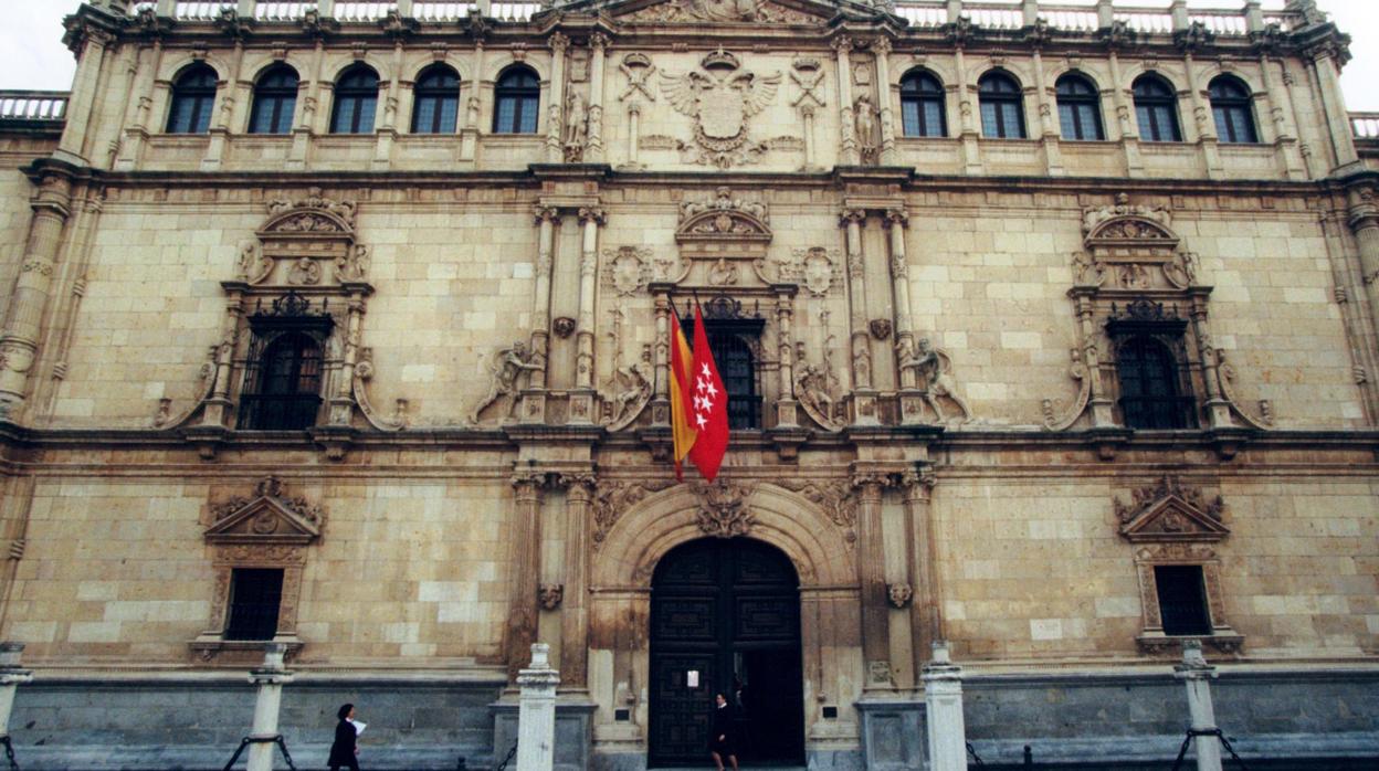 Fachada de la universidad de Alcalá de Henares