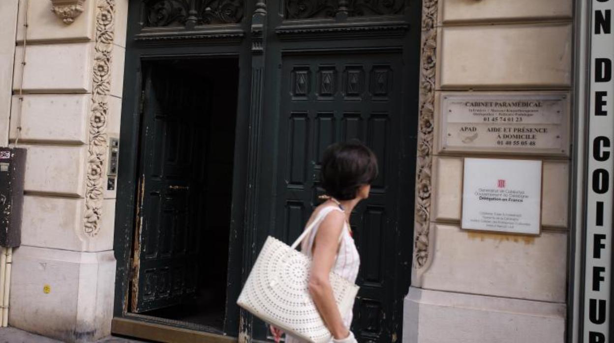 Entrada a la Delegación de la Generalitat en París