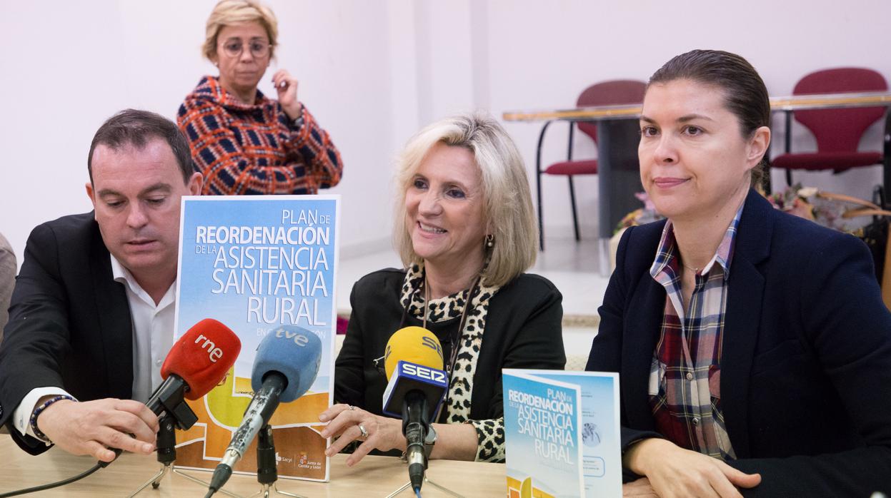 Francisco Requejo, Verónica Casado y Clara San Damián, ayer en Alcañices