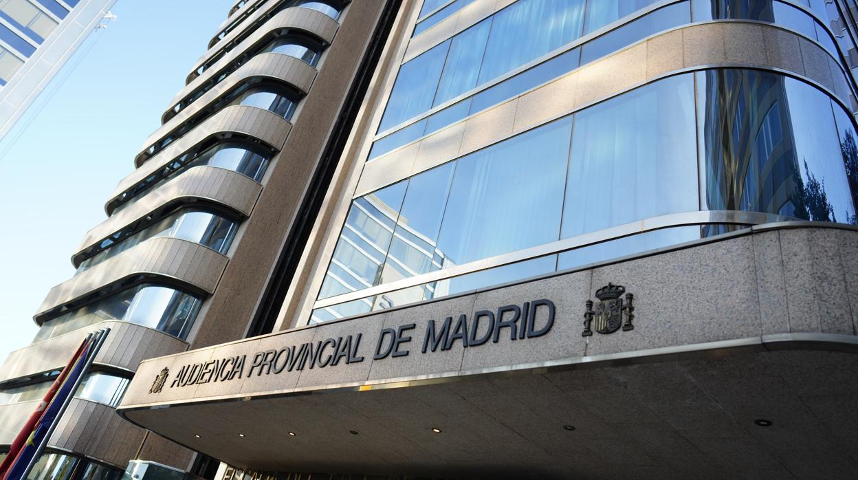 Vista exterior de la Audiencia Provincial de Madrid, donde se juzga al acusado de estafa
