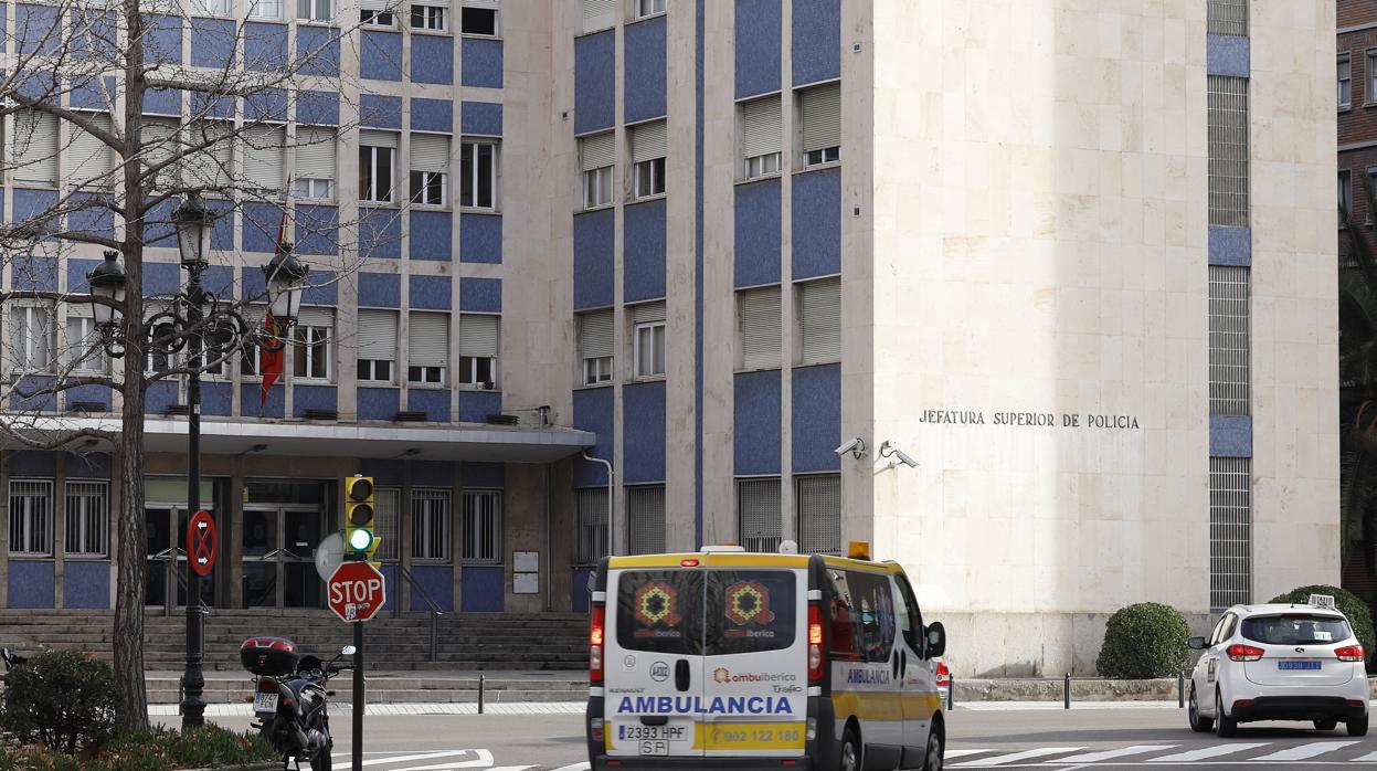 La Policía Nacional y la autoridad judicial han cerrado el caso tras el resultado de la autopsia de Regina Cabeza. En la imagen, la Jefatura Superior de Policía de Zaragoza