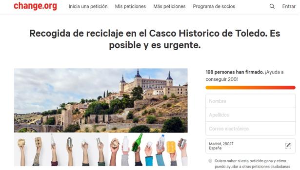 Recogen firmas para pedir a Tolón que se recoja el reciclaje en el Casco Histórico