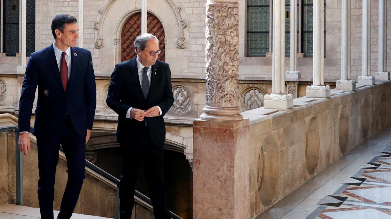 Quim Torra y Pedro Sánchez, antes del inicio de la reunión