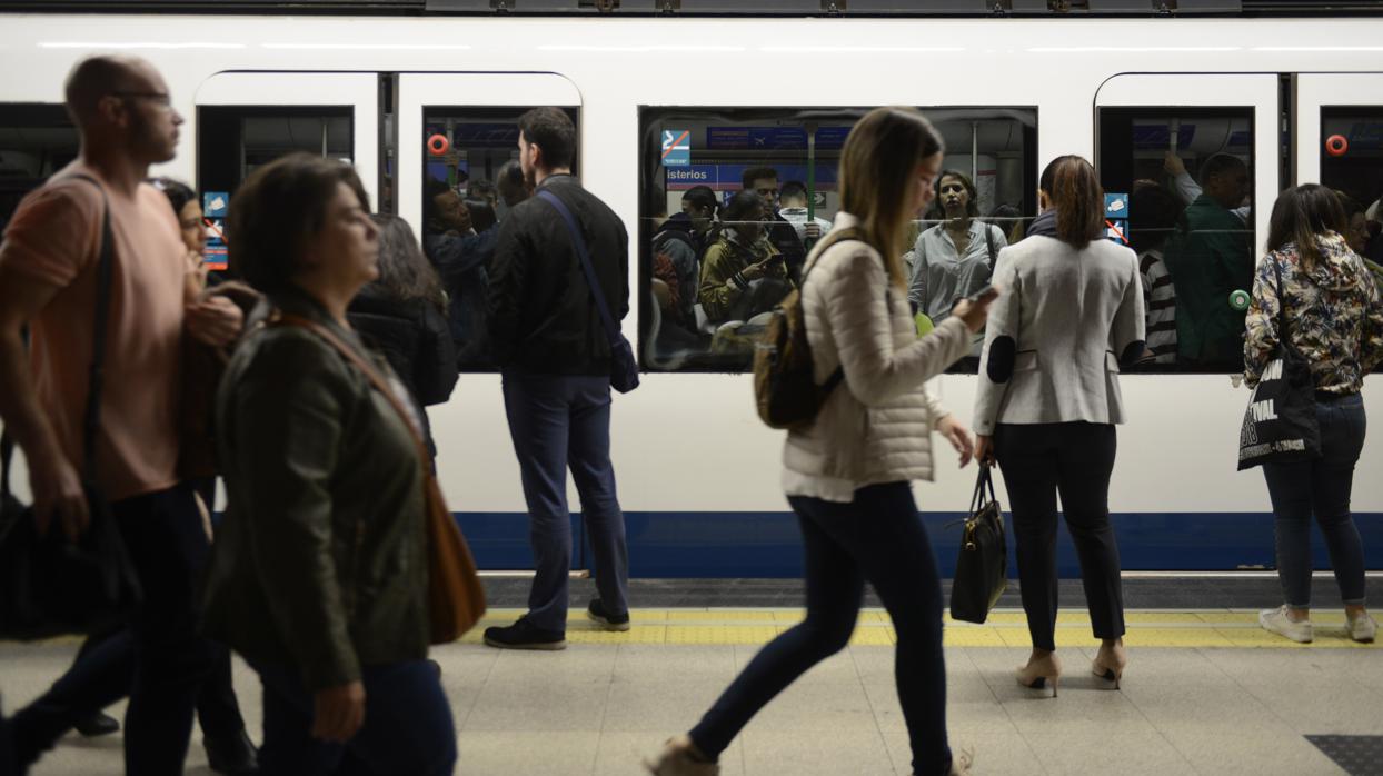 Usuarios del Metro de Madrid