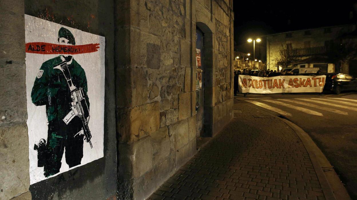 Agredido un guardia civil en Alsasua al intervenir en un cruce de contenedores