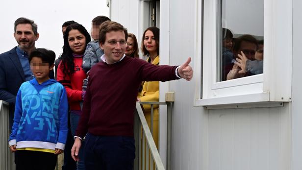 Almeida espera que Sánchez no comparta habitación con Iglesias en su retiro toledano: «Parecen Pimpinela»