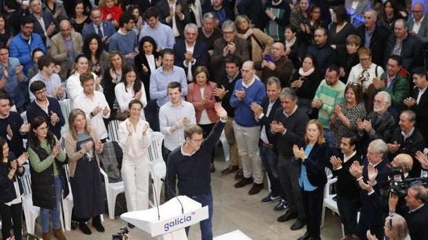 Feijóo transmite a los suyos un guiño sobre su futuro: «Será lo que queréis»