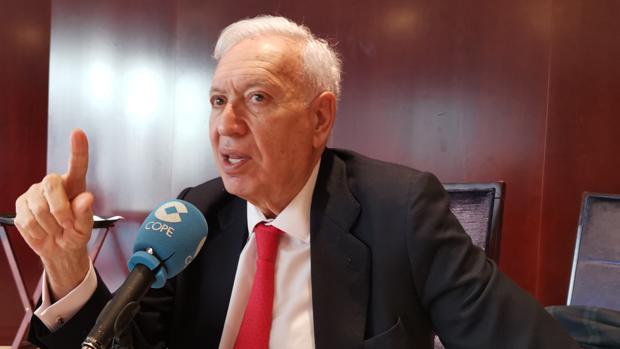 Margallo: «Sánchez es el presidente con menos apoyos y con más poder»