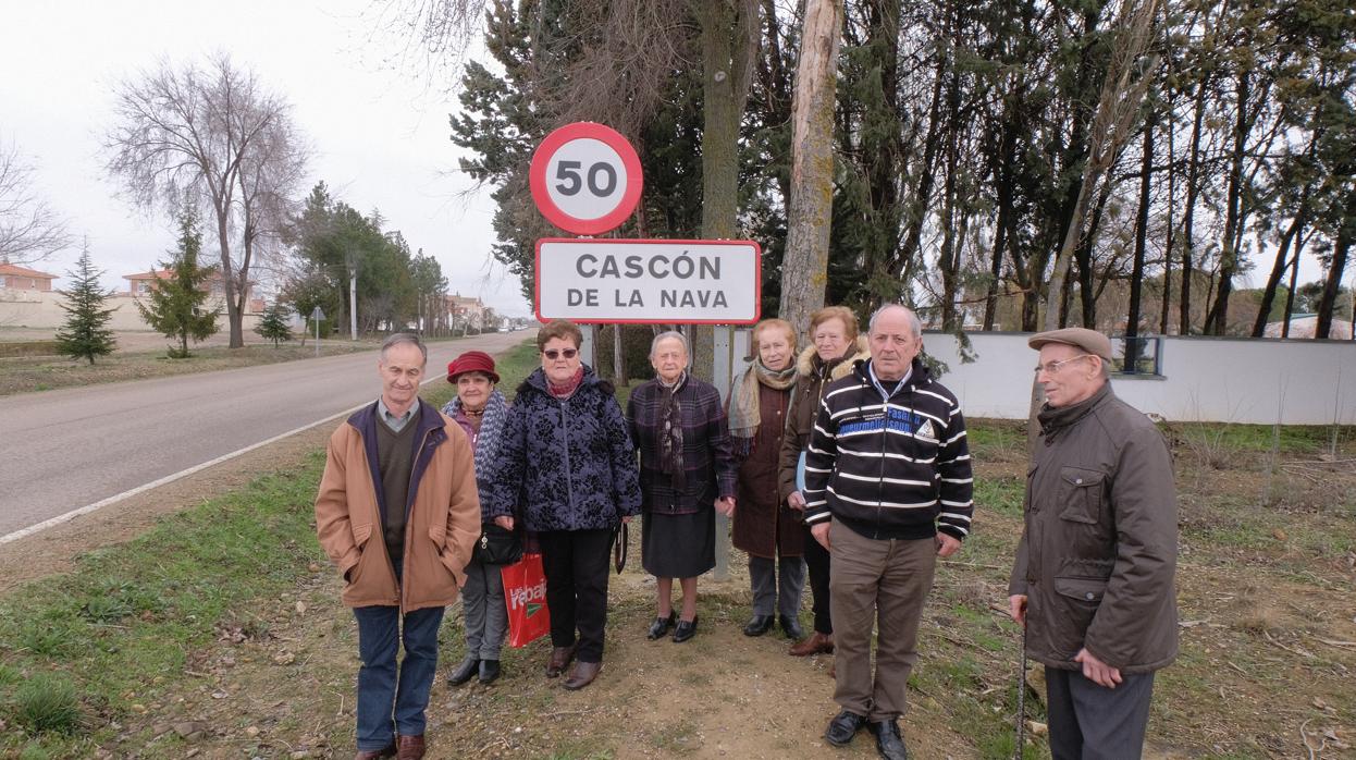 José Luis, Carmina, Pilar, Justina , Faustina, María del Carmen, Flores y Marcelino llegaron a Cascón después de que sus pueblos desapareciesen