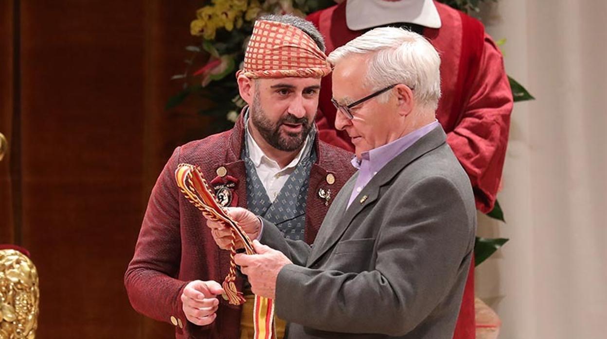 Imagen del alcalde de Valencia, Joan Ribó, junto al edil de Cultura Festiva, Pere Fuset, en la exaltación de las Falleras Mayores