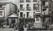 Plaza de Cascorro, entrada al popular “Rastro” madrileño, donde fueron detenidos los bandidos por miembros de la Guardia Civill