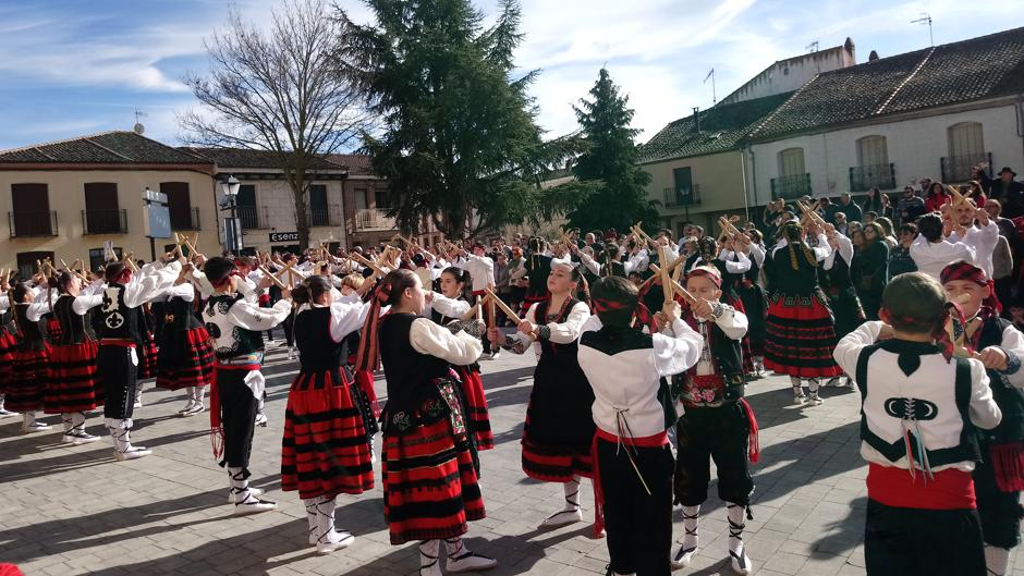 Así se baila la danza de palos que ya es Bien de Interés Cultural en Castilla y León