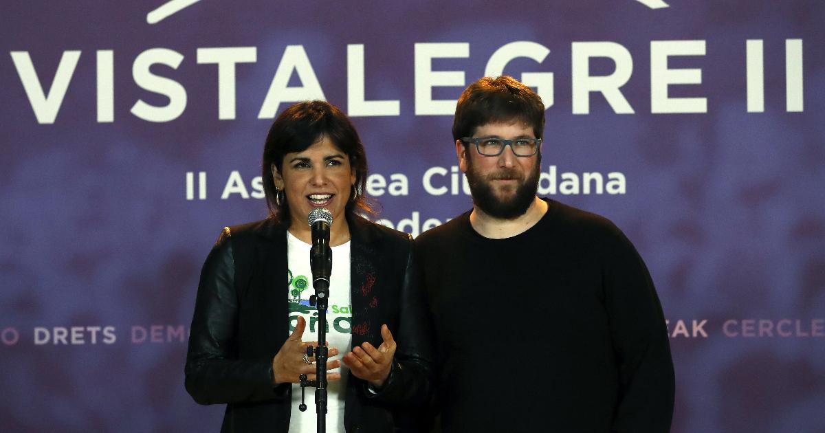 Teresa Rodríguez y Miguel Urbán, durante su intervención en Vistalegre II