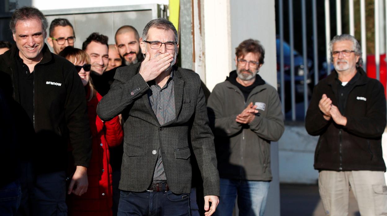 El líder de Òmnium, Jordi Cuixart, ha comenzado esta semana a salir de prisión para trabajar