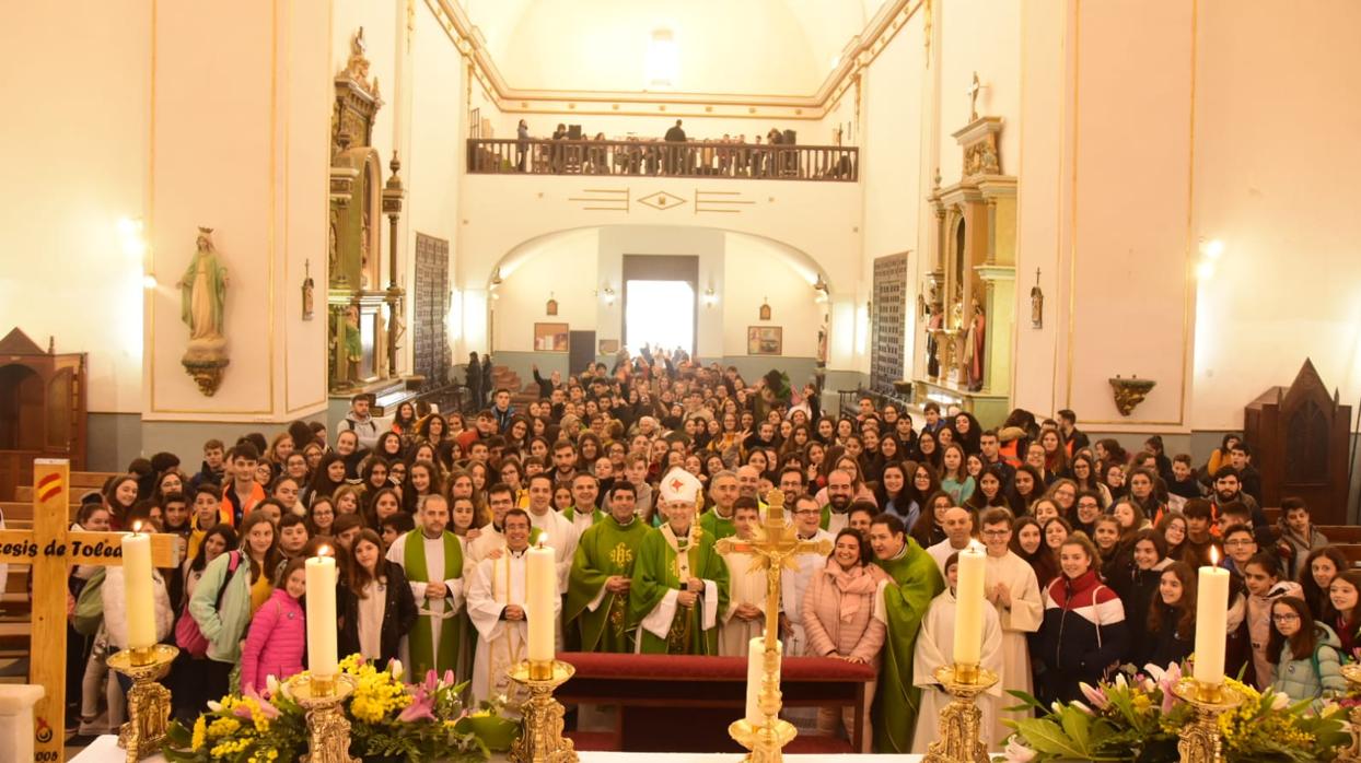 Braulio Rodríguez con los 300 jóvenes peregrinos