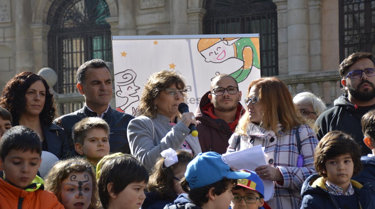 Afanion ha celebrado este sábado el Día Internacioonal del Cáncer Infantil en la plaza del Ayuntamiento