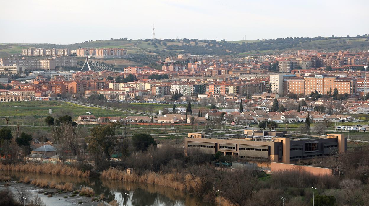 Aspecto que presentaba este sábado Toledo, con la Vega Baja y el barrio de Palomarejos al fondo