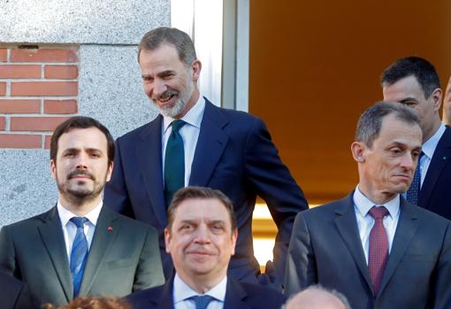 El Rey presidió su primer Consejo con ministros socialistas, republicanos y comunistas