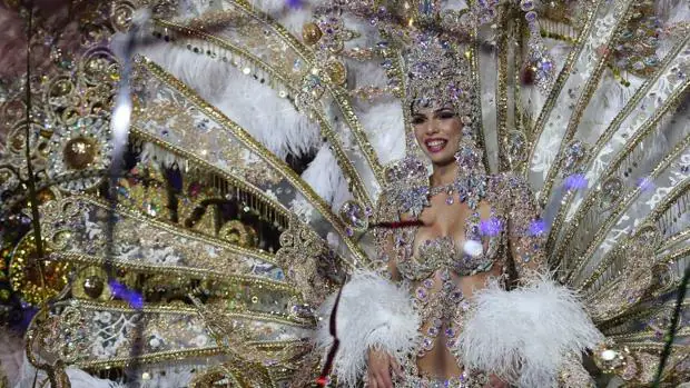 Santa Cruz de Tenerife se engalana para elegir a su Reina del Carnaval