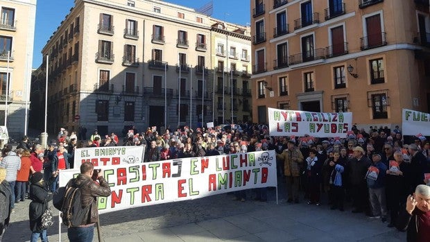 Cientos de vecinos de Orcasitas claman por el amianto de sus casas: «Nos está matando»