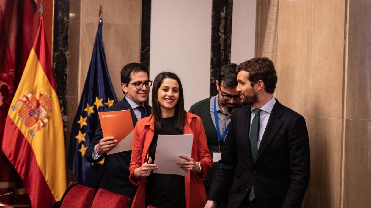 Inés Arrimadas y Pablo Casado se reunieron ayer para cerrar las candidaturas de las elecciones autonómicas