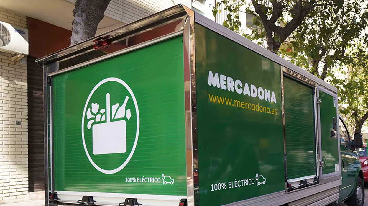 Imagen de uno de los camiones eléctricos que emplea Mercadona para el reparto a domicilio