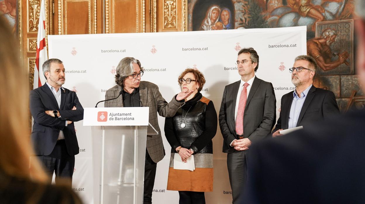 Representantes municipales y del tejido económico de la ciudad, durante la presentación de la campaña