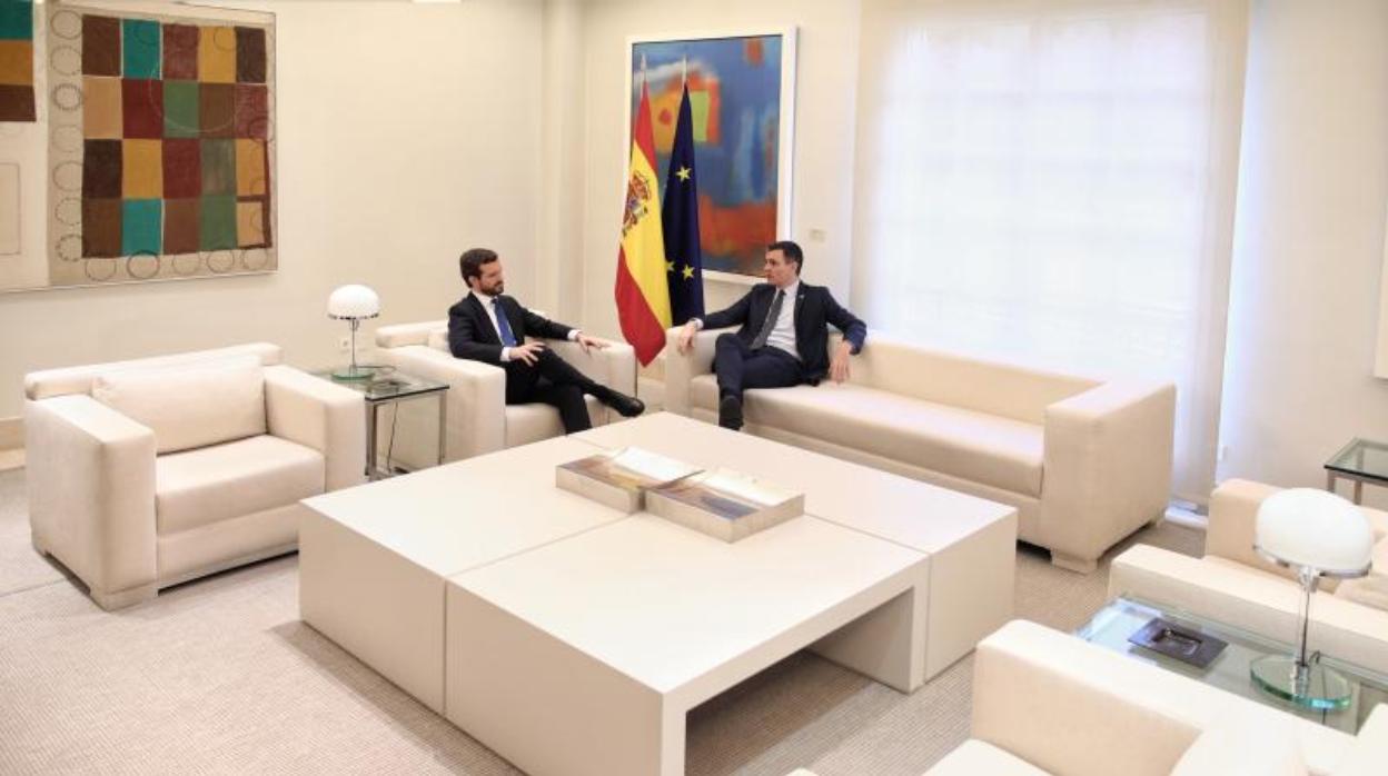Reunión entre Pedro Sánchez y Pablo Casado en La Moncloa