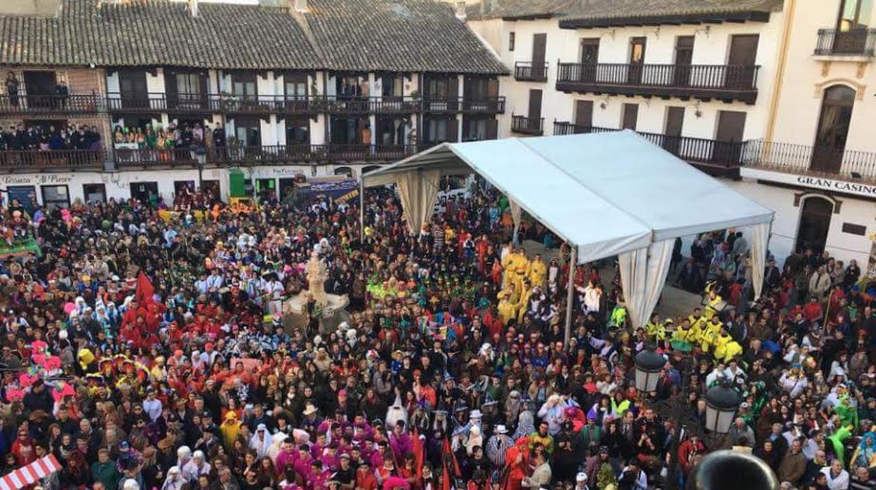 La plaza Mayor de Tarozona de la Mancha (Albacete) acogió el pregón, que marca el inicio del carnaval