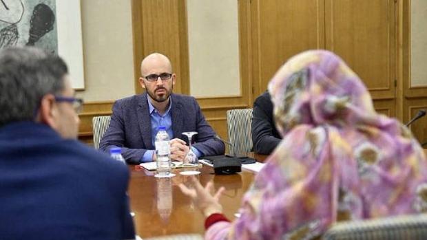 Un colaborador de Iglesias provoca la ira de Marruecos al reunirse con una «ministra» saharaui
