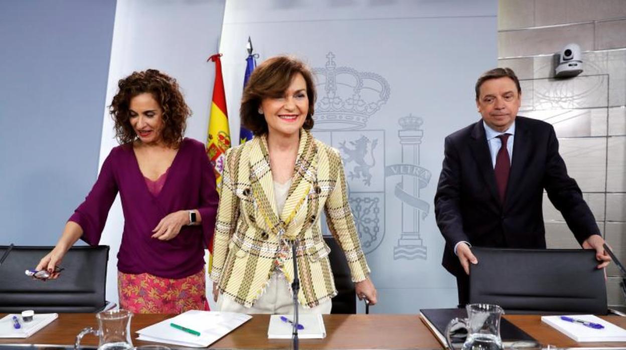 María Jesús Montero, Carmen Calvo y Luis Planas, este martes en La Moncloa