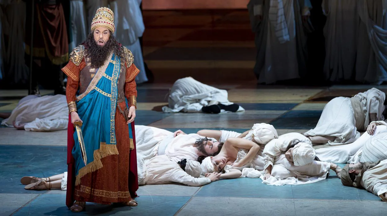 Imagen de Plácido Domingo durante el ensayo general de la ópera «Nabucco» en el Palau de les Arts de Valencia el pasado noviembre