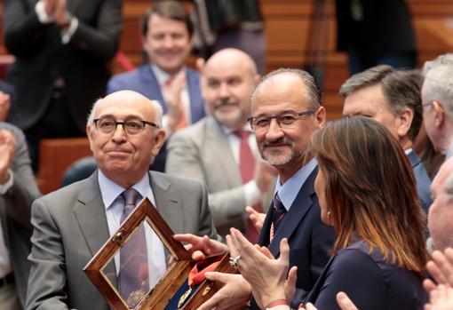 El Cermi recibió la Medalla de Oro de las Cortes