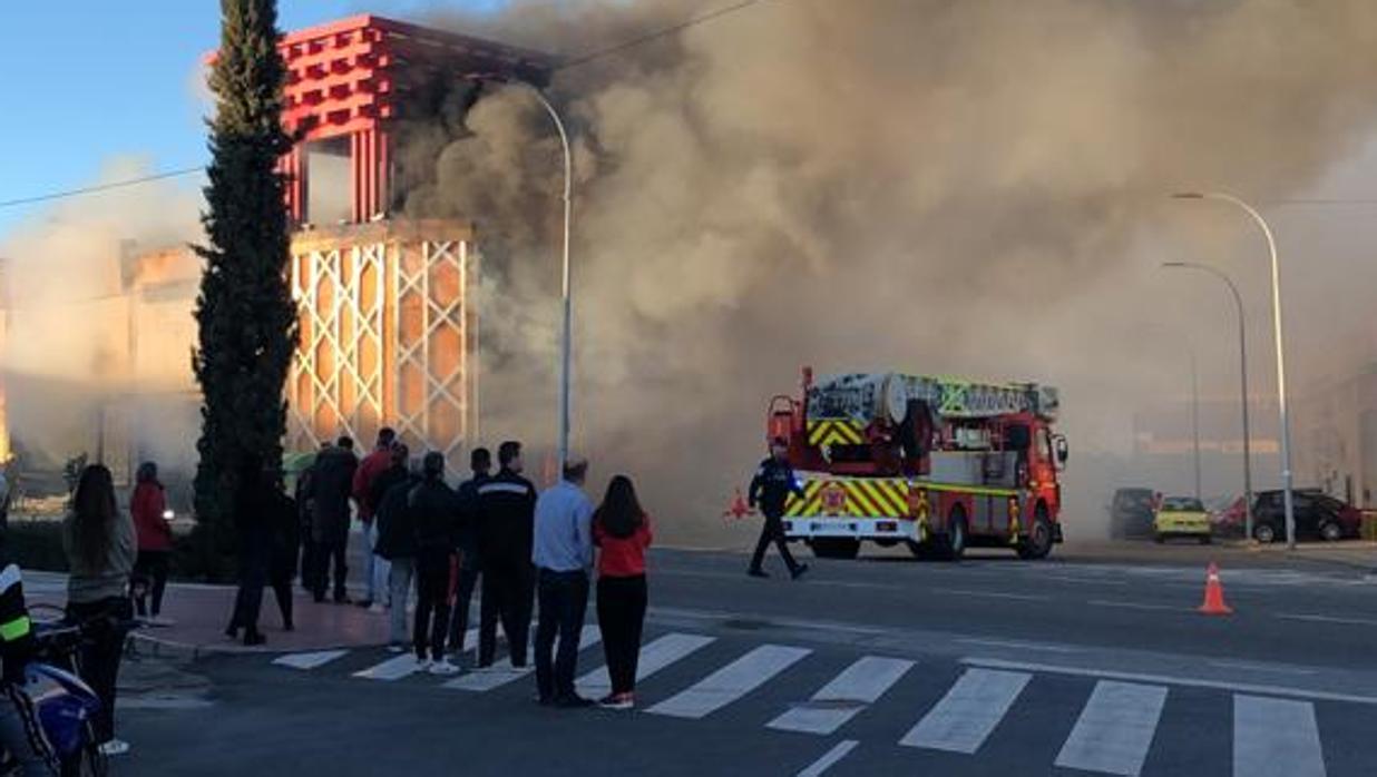 Restaurante asiático donde se ha iniciado el fuego, en la calle París