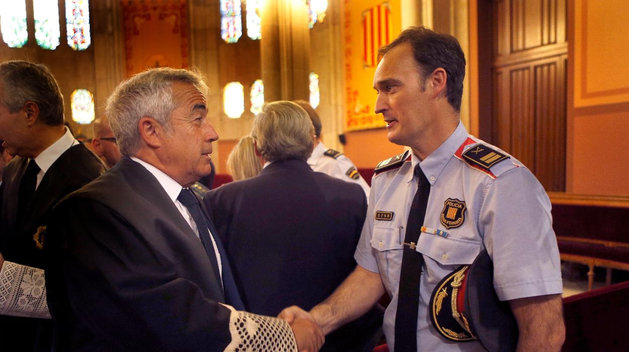 Francisco Bañeres y el jefe de Mossos, Eduard Sallent en un acto en 2019