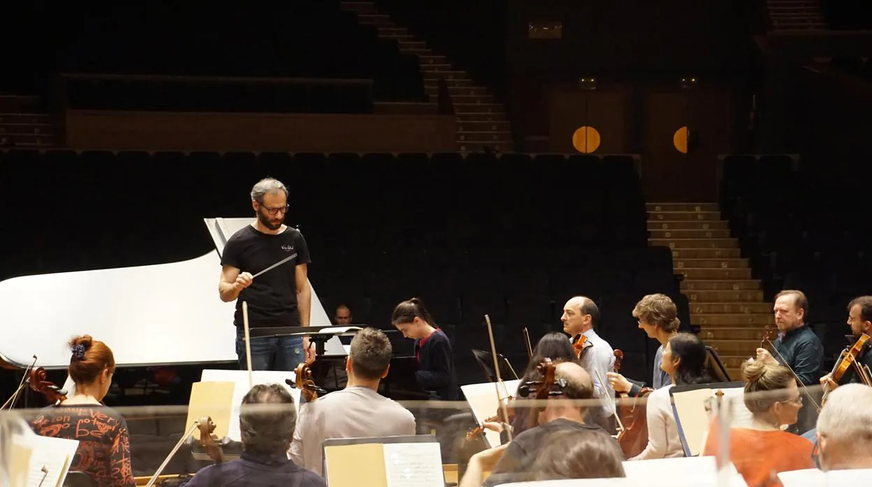 Ensayo de la pianista Alexandra Dovgan con la Orquesta Sinfónica de Galicia