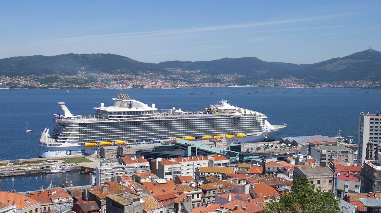 Un crucero atracado en Vigo en 2016