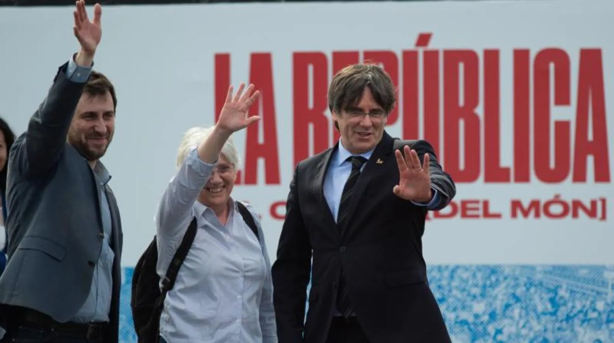 Carles Puigdemont junto a Clara Ponsatí en Perpiñán