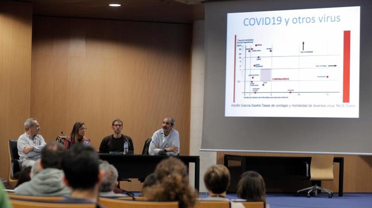 Expertos responden a dudas sobre el coronavirus en una jornada organizada por la Universitat de València