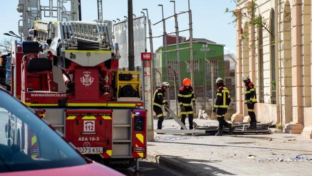 Suspenden las clases en un colegio de Requena al arrancar el techo el viento