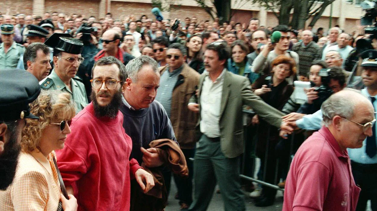 José Antonio Ortega Lara después de su liberación tras un secuestro de 532 días