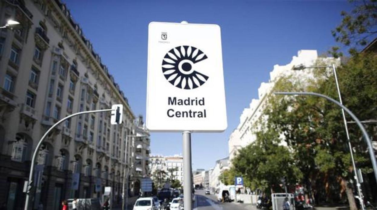 Acceso a Madrid Central desde la plaza de Cánovas del Castillo