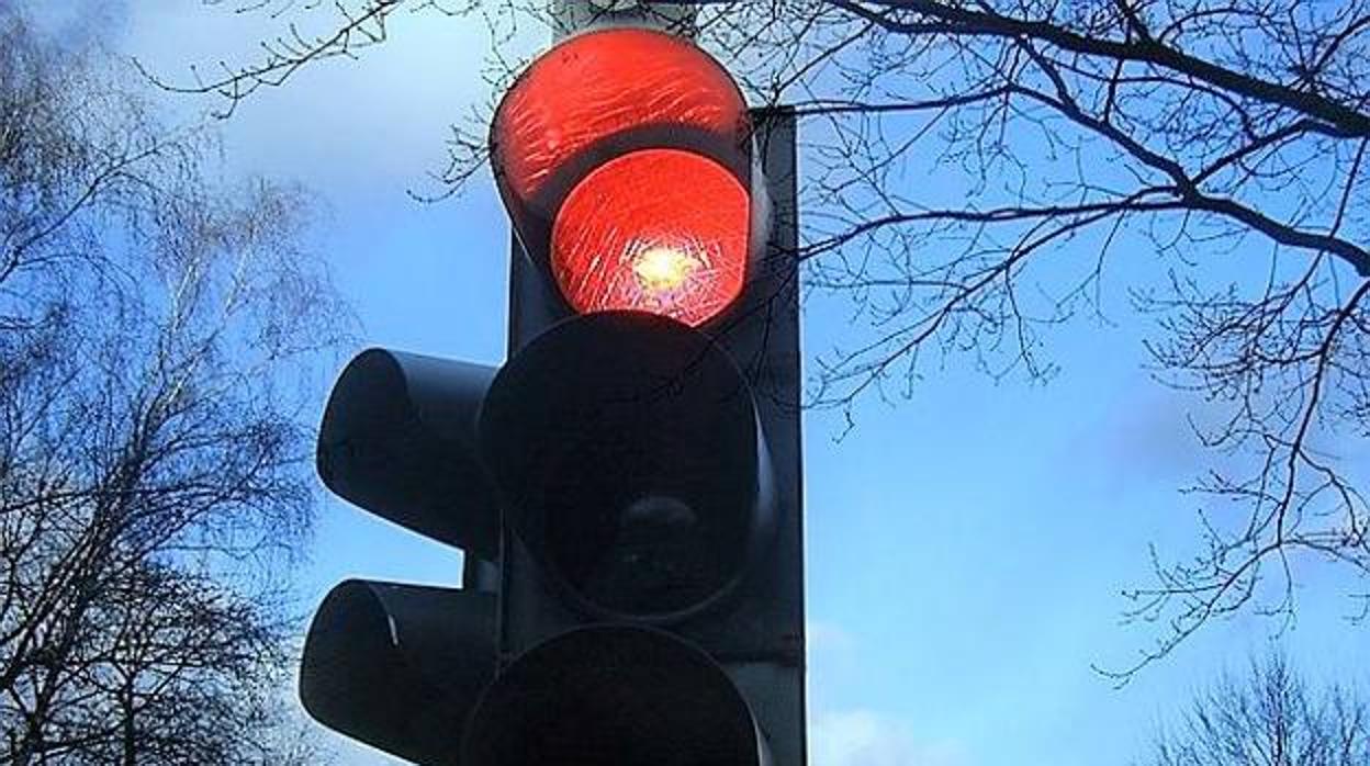 Un juez considera ilegales las multas de foto rojo en Valladolid al no estar la cámara señalizada