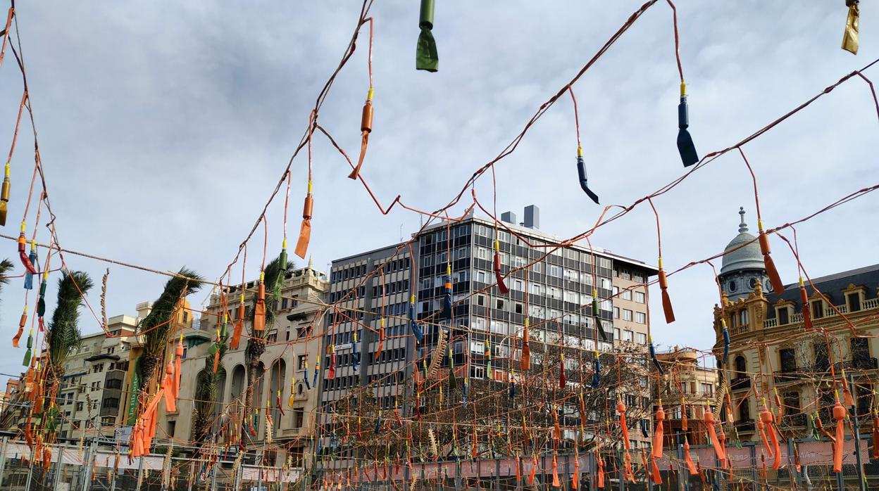 Imagen de la mascletà de las Fallas en la Plaza del Ayuntamiento de Valencia