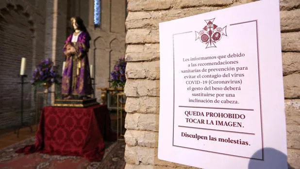 El coronavirus altera el besapié del Nazareno en la iglesia de Santiago el Mayor de Toledo