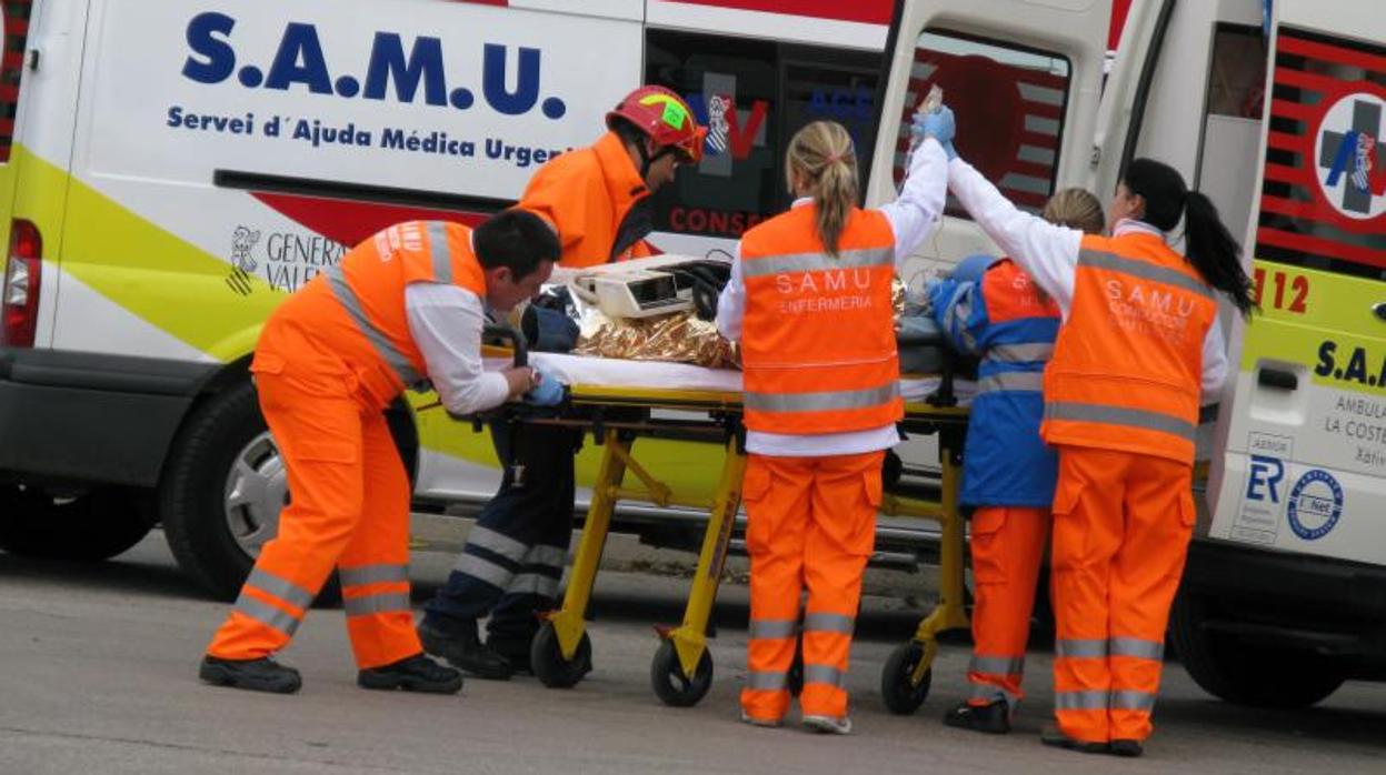 Personal del SAMU durante un simulacro de emergencias