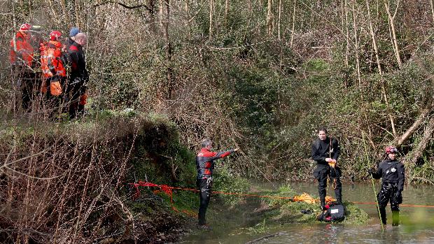 Tres desaparecidos al caer un coche al río Urumea en Hernani (Guipúzcoa)