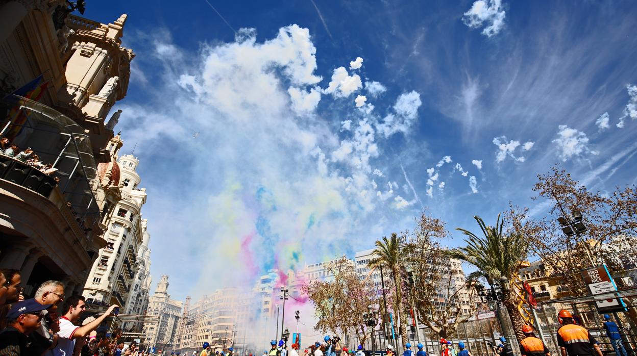 Imagen de la mascletà de Fallas de Valencia