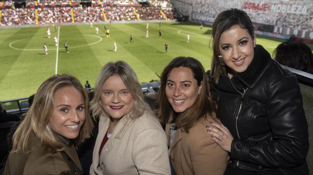 De izq. a dcha., Ana Camins, Mar Blanco, Ana Millán y Marina Pont, durante el partido Rayo-Elche