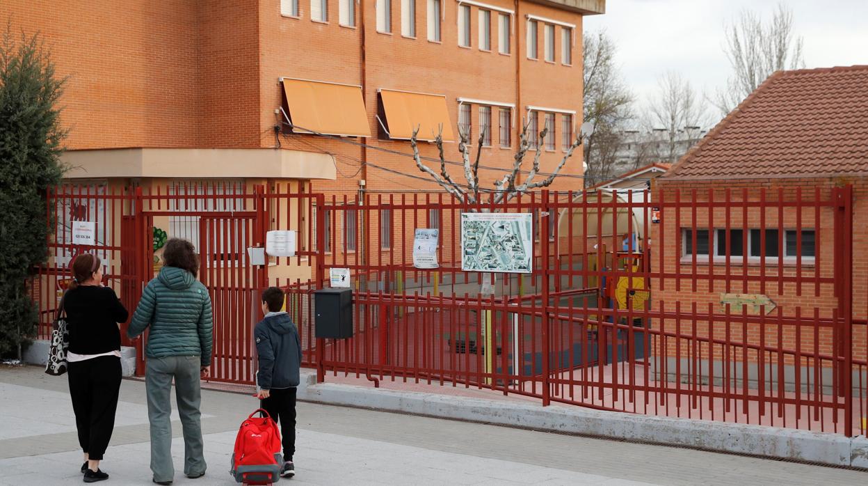 Los colegios cierran a partir del miércoles y las clases serán «on line»